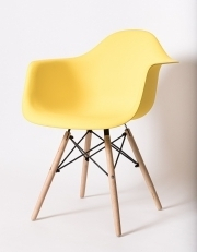 Пластиковые стулья